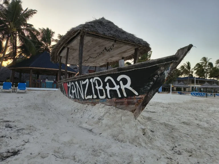 Zanzibar Kiwengwa Strandschiff